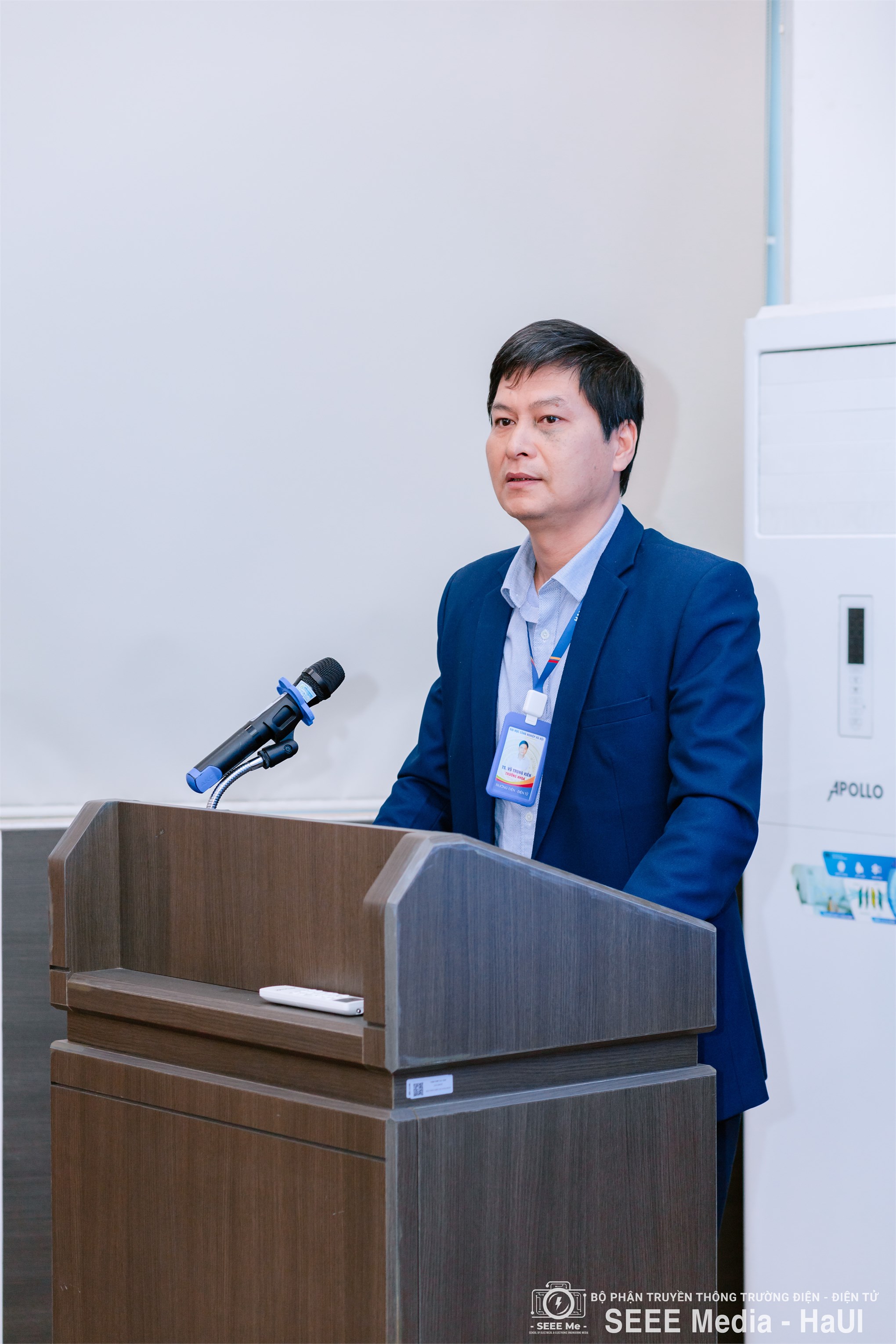 Trường Điện – Điện tử công bố và trao Quyết định bổ nhiệm viên chức quản lý các đơn vị