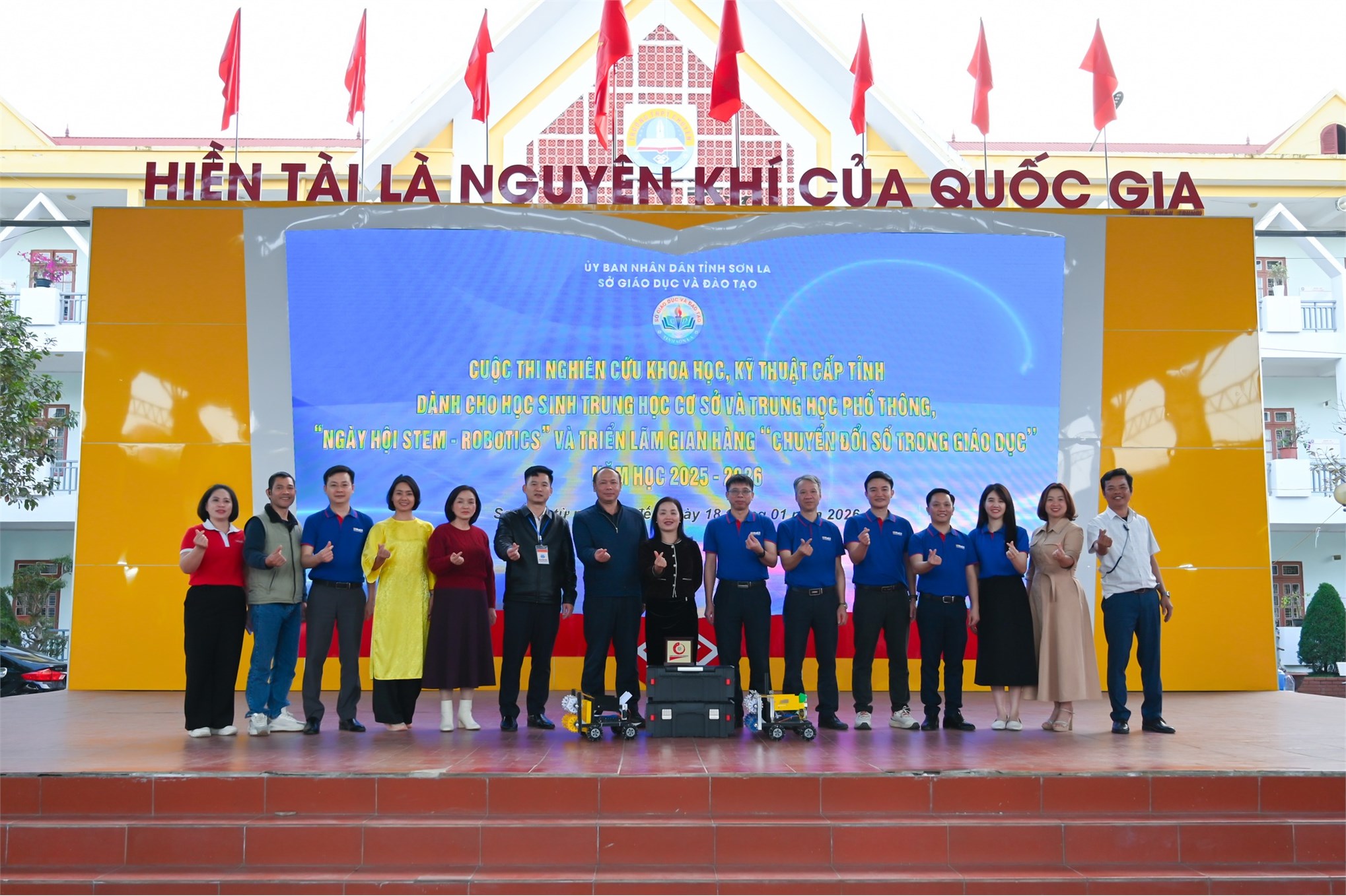 Trường Điện – Điện tử tư vấn tuyển sinh gắn với công nghệ: lan tỏa STEM – Robotics cho học sinh tỉnh Sơn La