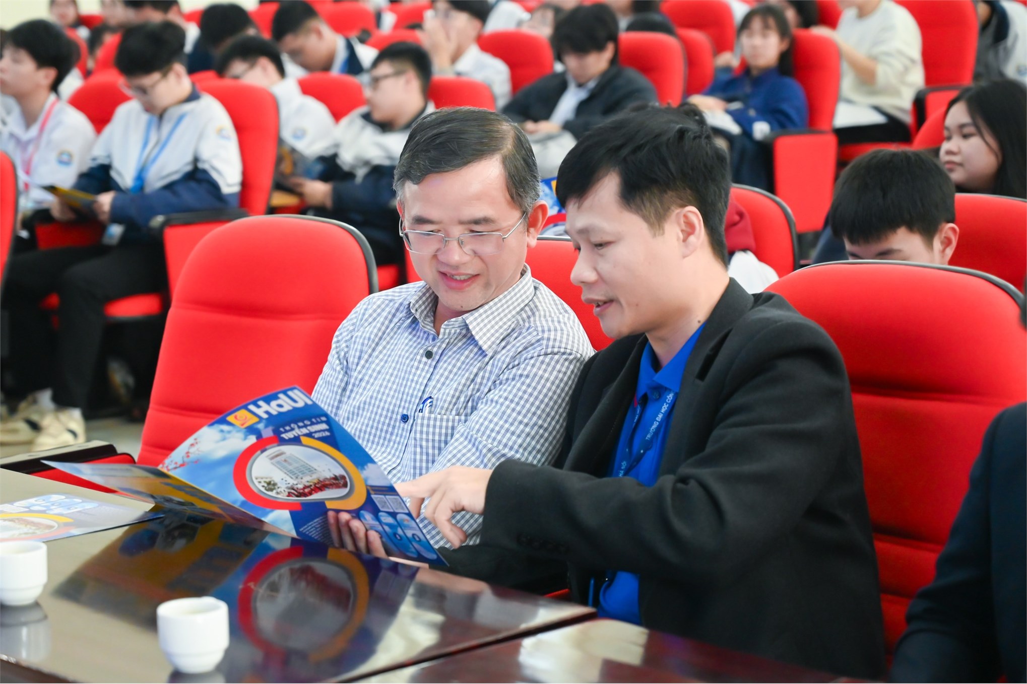 Trường Điện – Điện tử tư vấn tuyển sinh gắn với công nghệ: lan tỏa STEM – Robotics cho học sinh tỉnh Sơn La