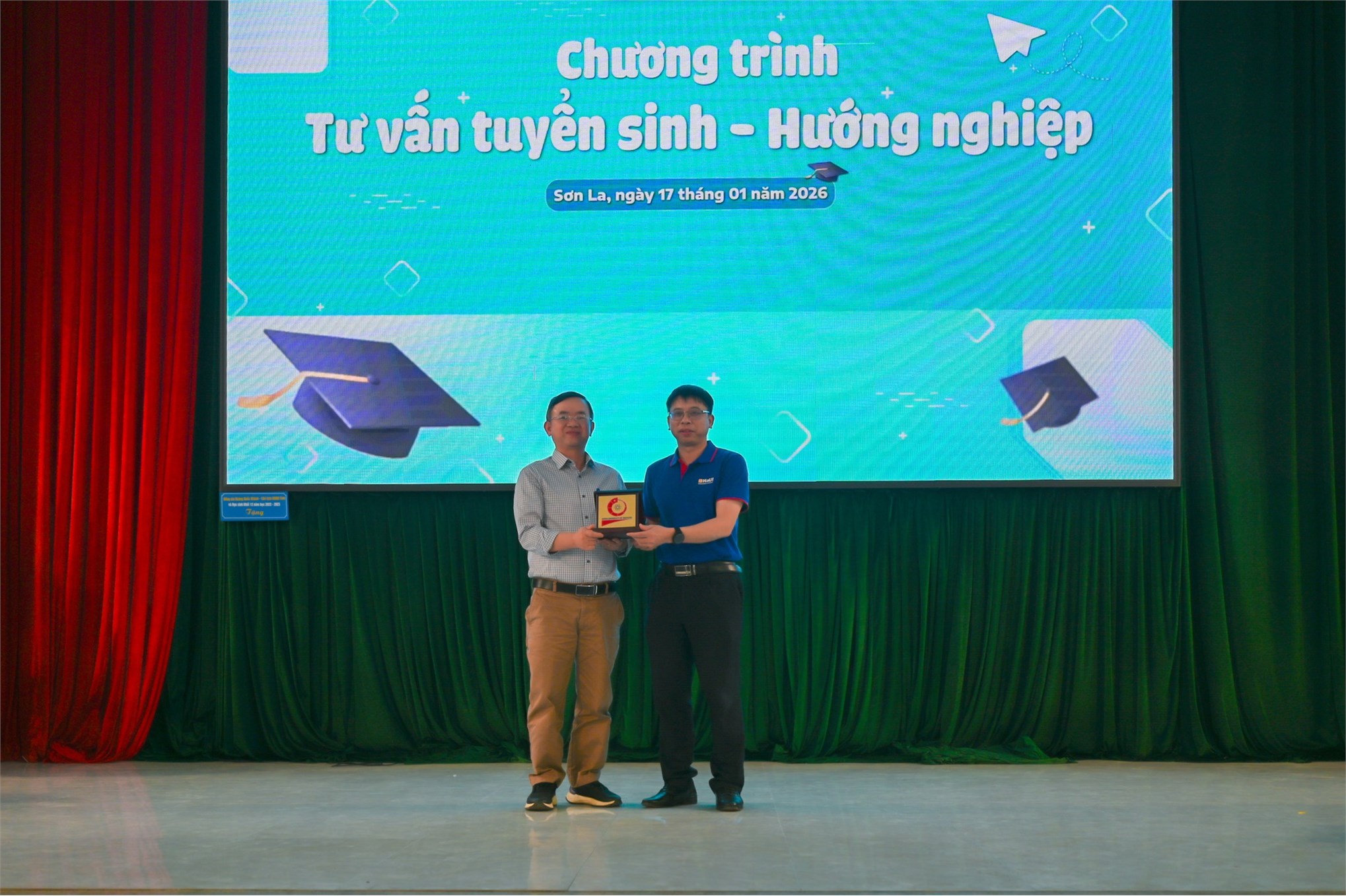 Trường Điện – Điện tử tư vấn tuyển sinh gắn với công nghệ: lan tỏa STEM – Robotics cho học sinh tỉnh Sơn La