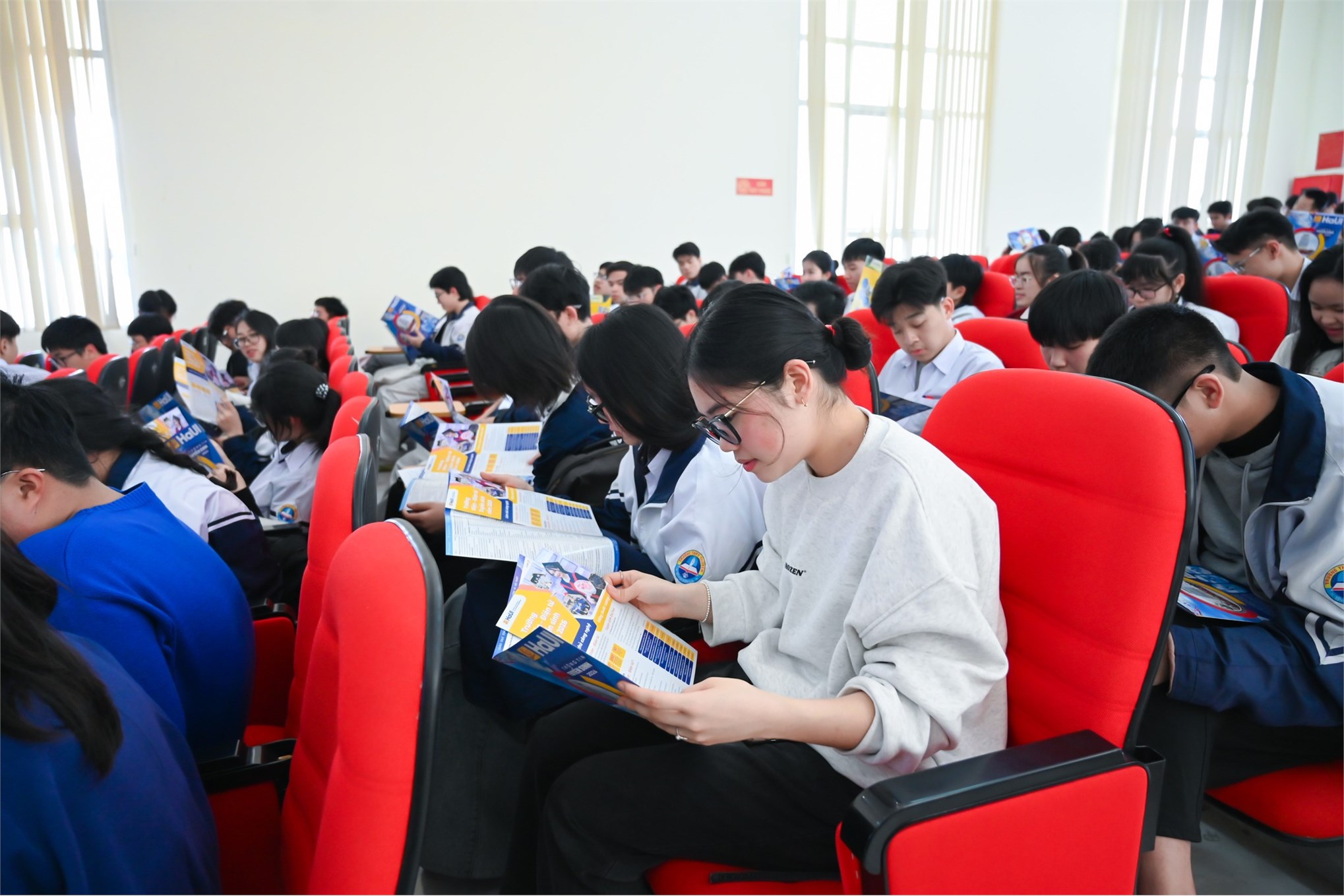 Trường Điện – Điện tử tư vấn tuyển sinh gắn với công nghệ: lan tỏa STEM – Robotics cho học sinh tỉnh Sơn La