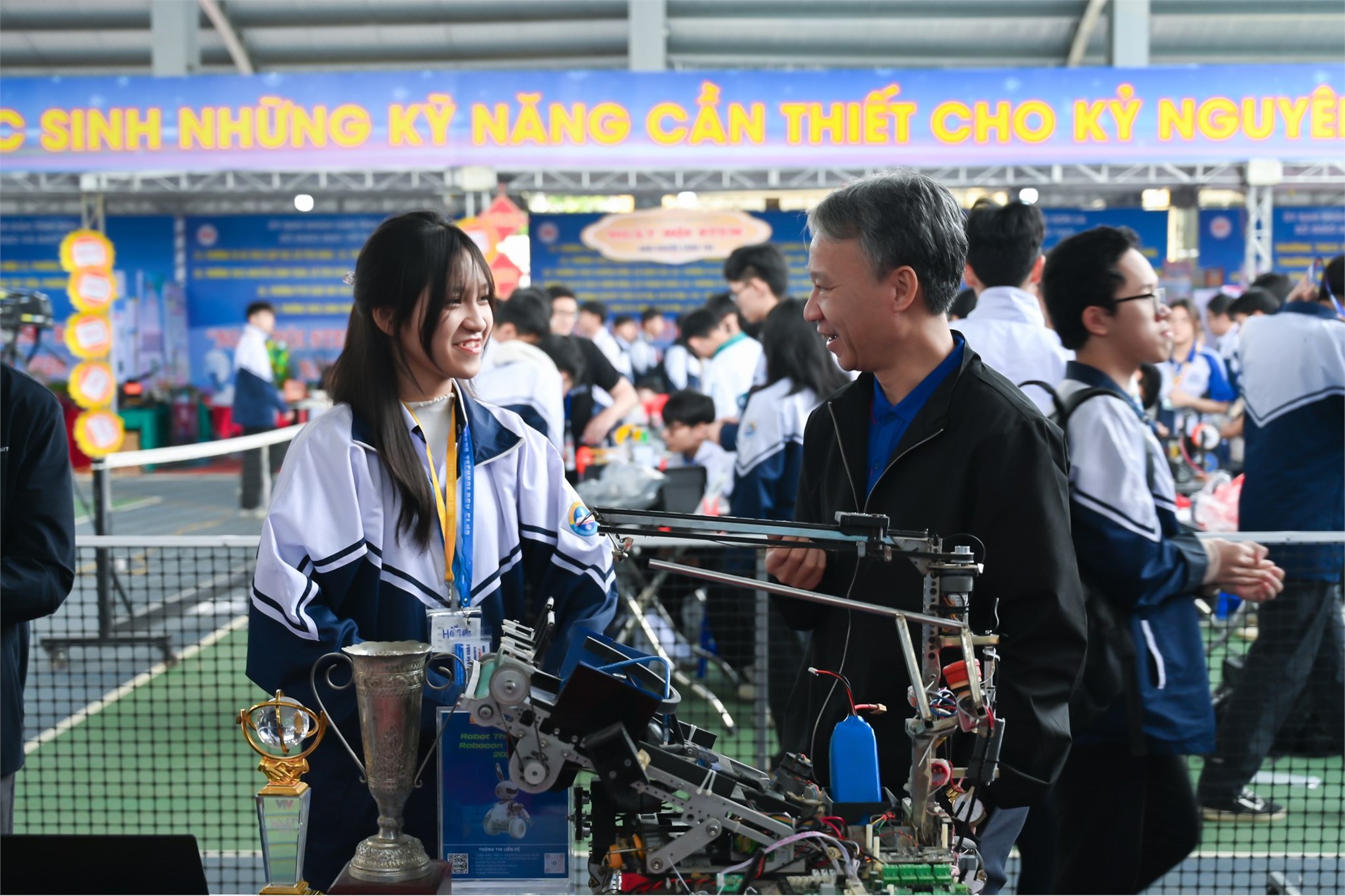 Trường Điện – Điện tử tư vấn tuyển sinh gắn với công nghệ: lan tỏa STEM – Robotics cho học sinh tỉnh Sơn La