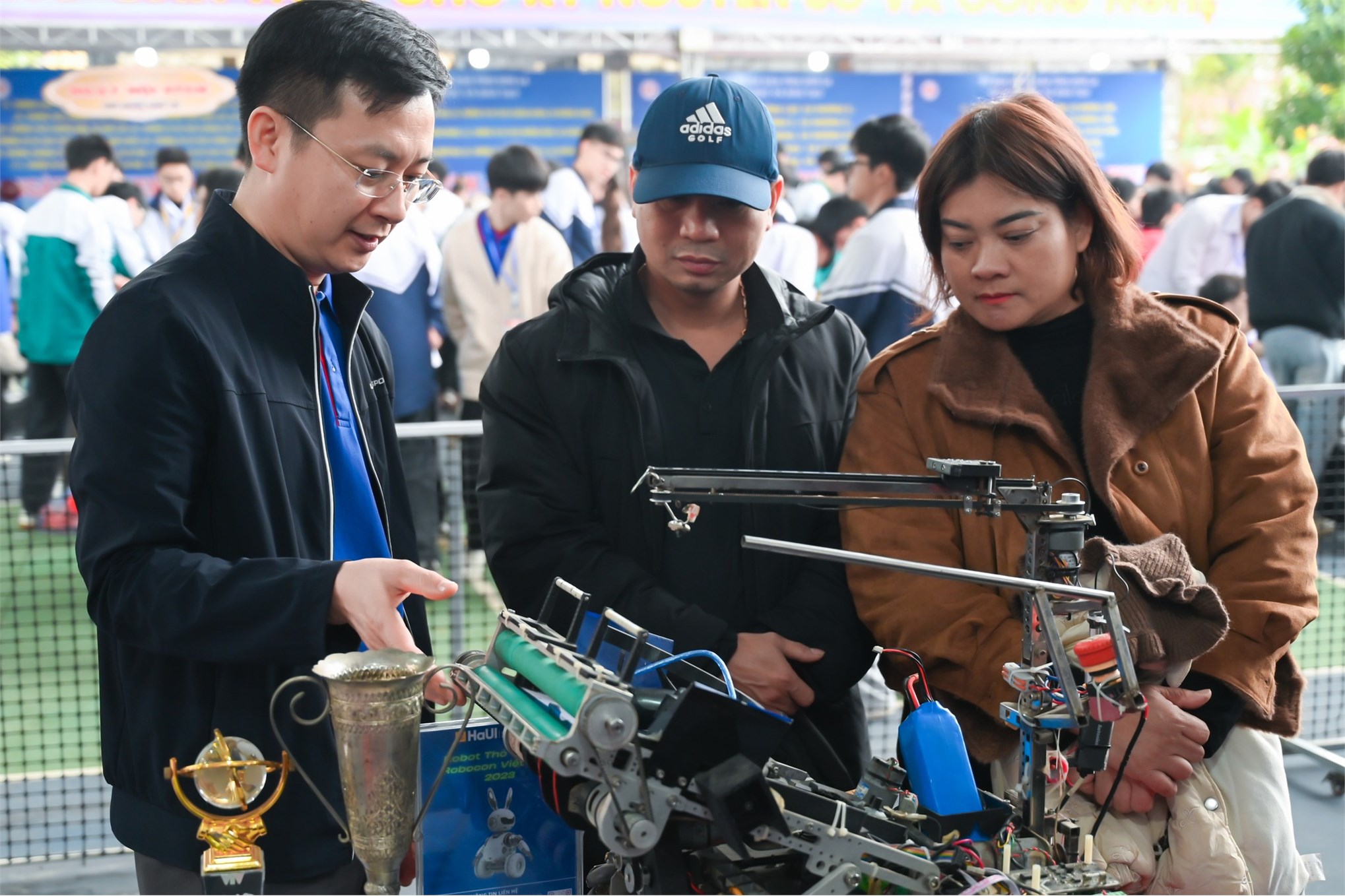 Trường Điện – Điện tử tư vấn tuyển sinh gắn với công nghệ: lan tỏa STEM – Robotics cho học sinh tỉnh Sơn La