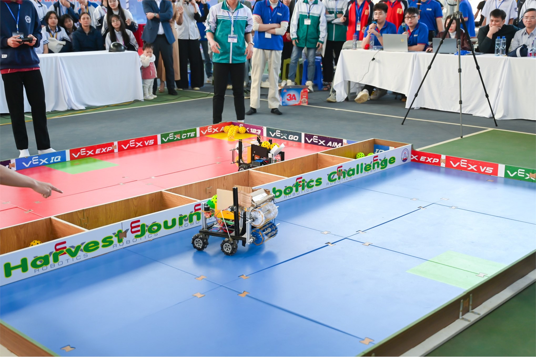 Trường Điện – Điện tử tư vấn tuyển sinh gắn với công nghệ: lan tỏa STEM – Robotics cho học sinh tỉnh Sơn La