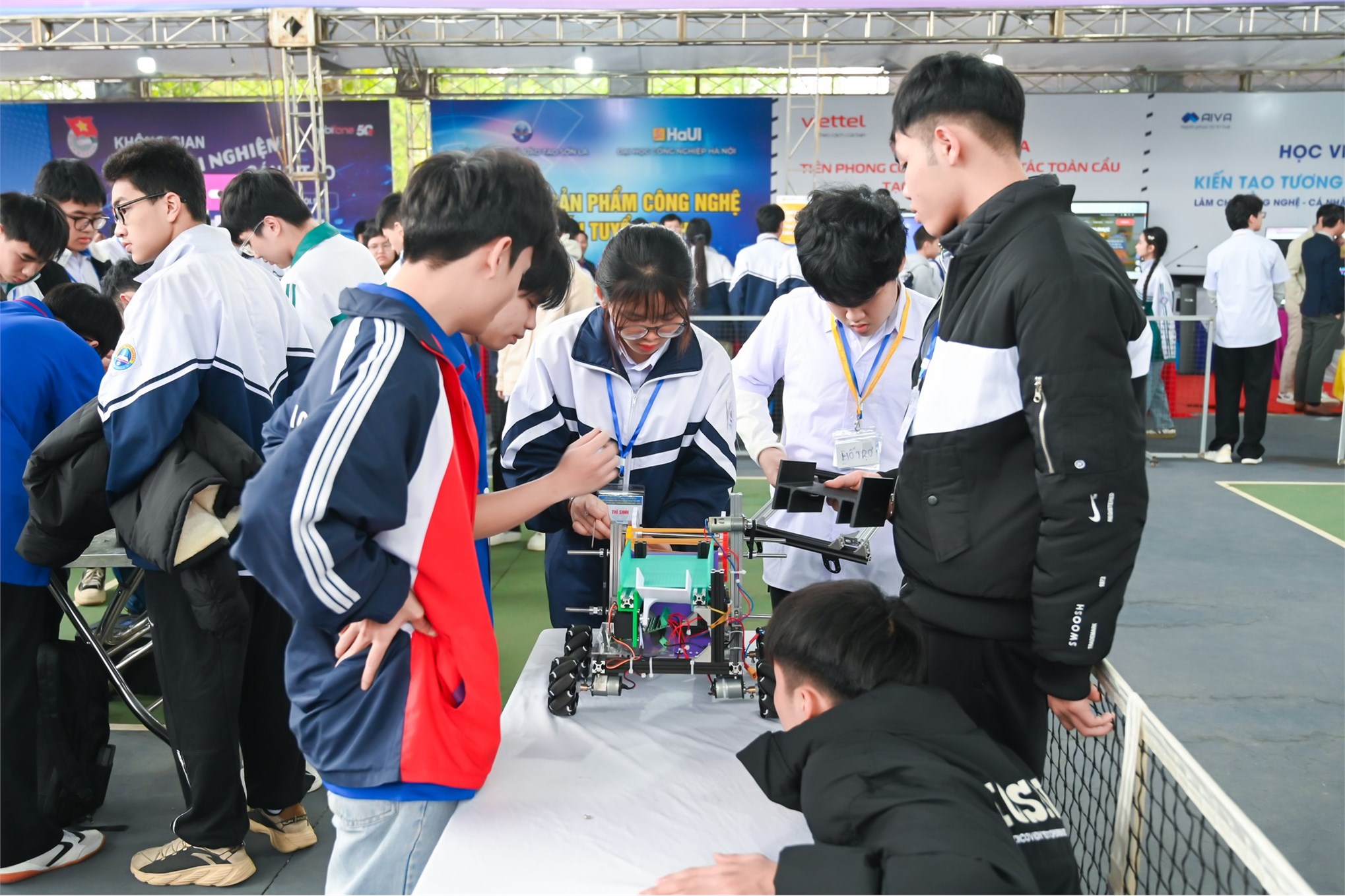 Trường Điện – Điện tử tư vấn tuyển sinh gắn với công nghệ: lan tỏa STEM – Robotics cho học sinh tỉnh Sơn La