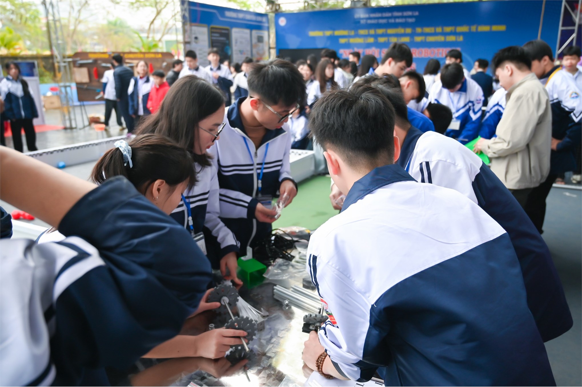 Trường Điện – Điện tử tư vấn tuyển sinh gắn với công nghệ: lan tỏa STEM – Robotics cho học sinh tỉnh Sơn La