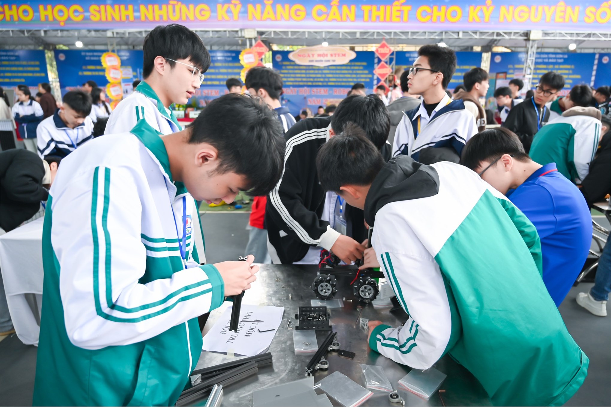 Trường Điện – Điện tử tư vấn tuyển sinh gắn với công nghệ: lan tỏa STEM – Robotics cho học sinh tỉnh Sơn La