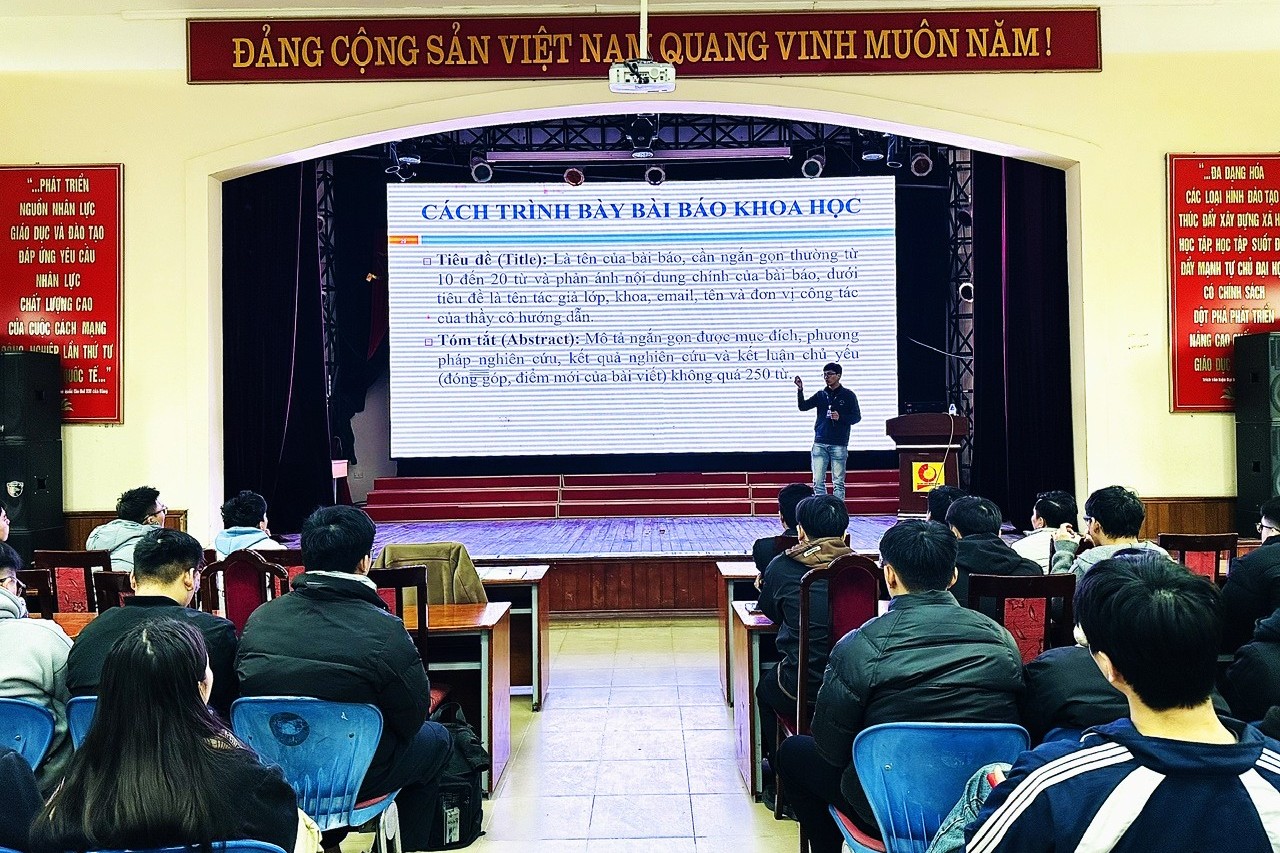 Trường Điện – Điện tử nâng cao năng lực nghiên cứu khoa học cho sinh viên thông qua chương trình tập huấn chuyên sâu