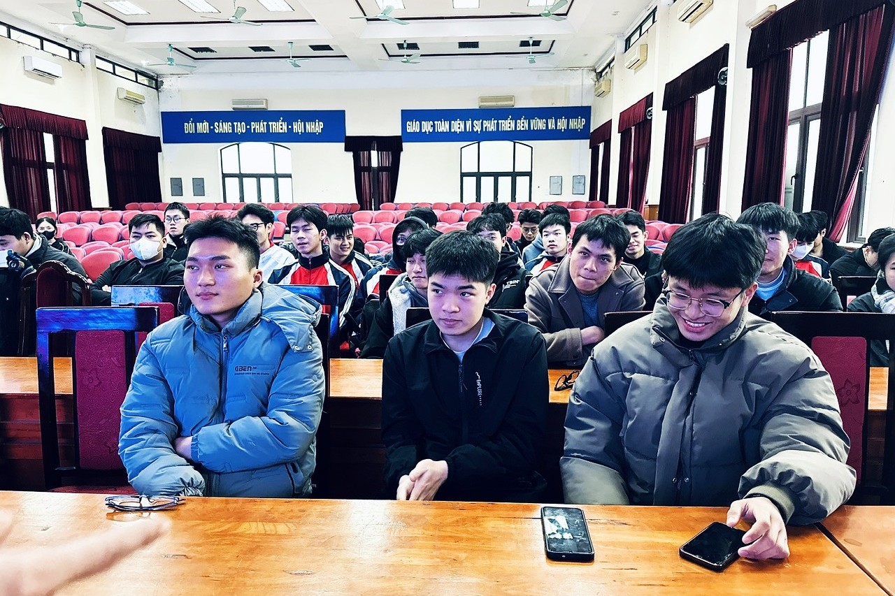 Trường Điện – Điện tử nâng cao năng lực nghiên cứu khoa học cho sinh viên thông qua chương trình tập huấn chuyên sâu