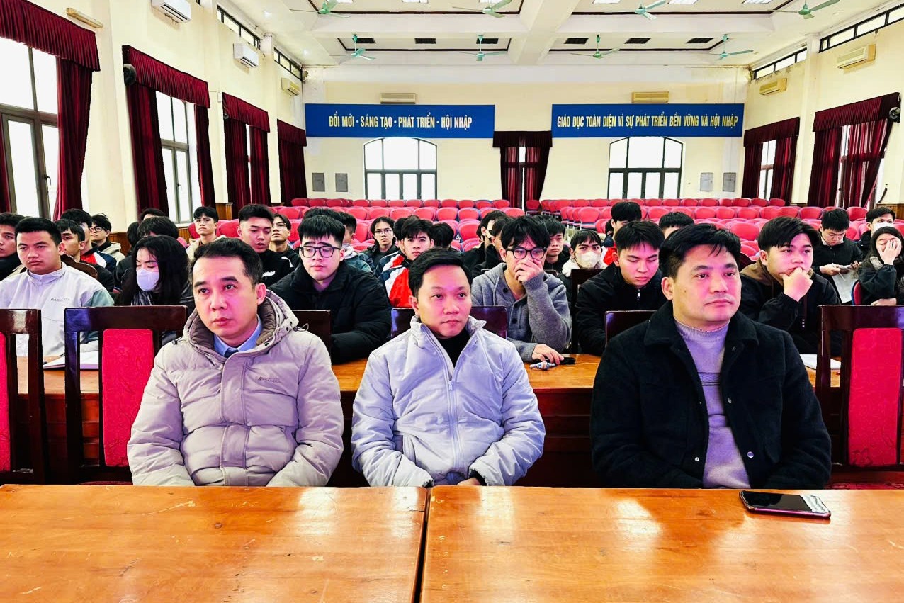 Trường Điện – Điện tử nâng cao năng lực nghiên cứu khoa học cho sinh viên thông qua chương trình tập huấn chuyên sâu