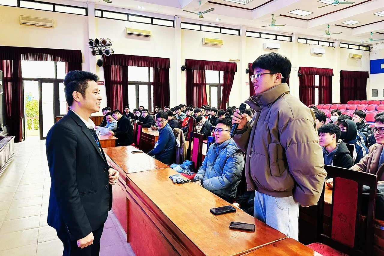 Trường Điện – Điện tử nâng cao năng lực nghiên cứu khoa học cho sinh viên thông qua chương trình tập huấn chuyên sâu