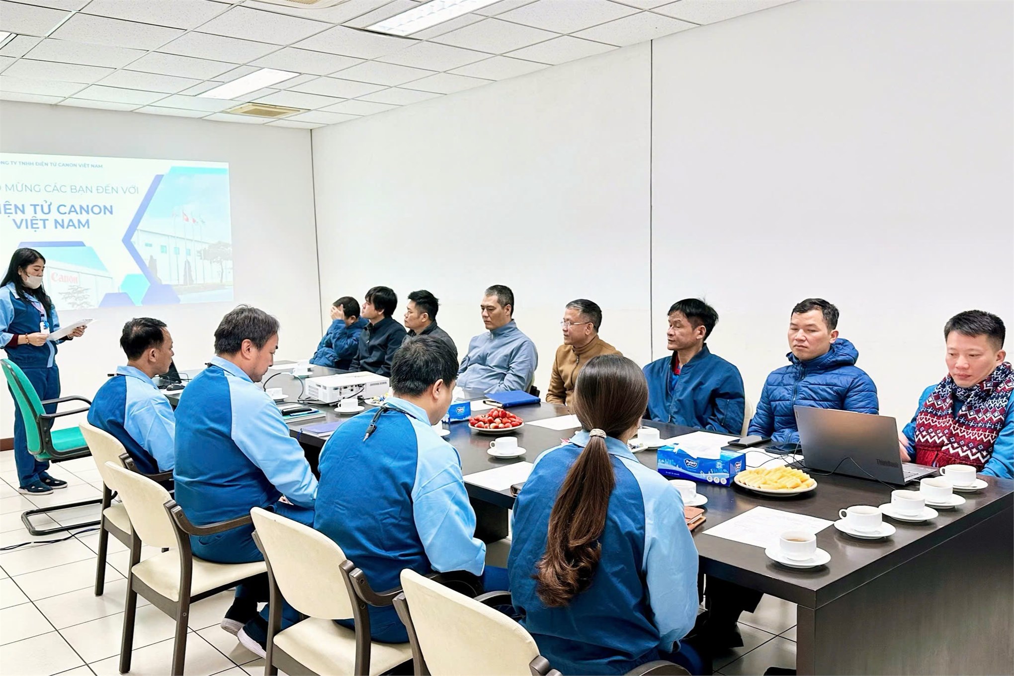 Kết nối doanh nghiệp – Nâng tầm đào tạo: Trường Điện – Điện tử khảo sát thực tế tại Canon Việt Nam