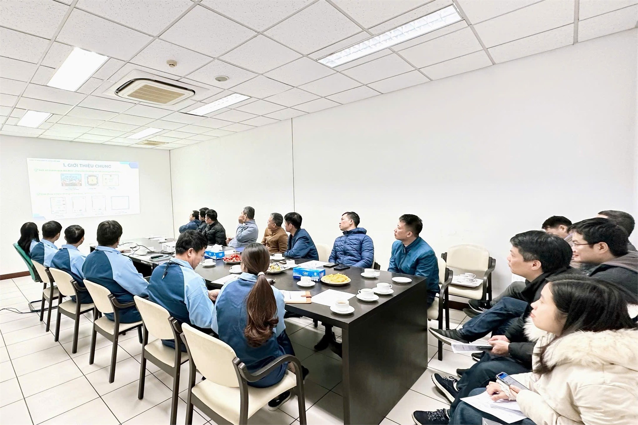 Kết nối doanh nghiệp – Nâng tầm đào tạo: Trường Điện – Điện tử khảo sát thực tế tại Canon Việt Nam