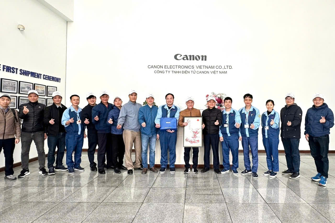 Kết nối doanh nghiệp – Nâng tầm đào tạo: Trường Điện – Điện tử khảo sát thực tế tại Canon Việt Nam