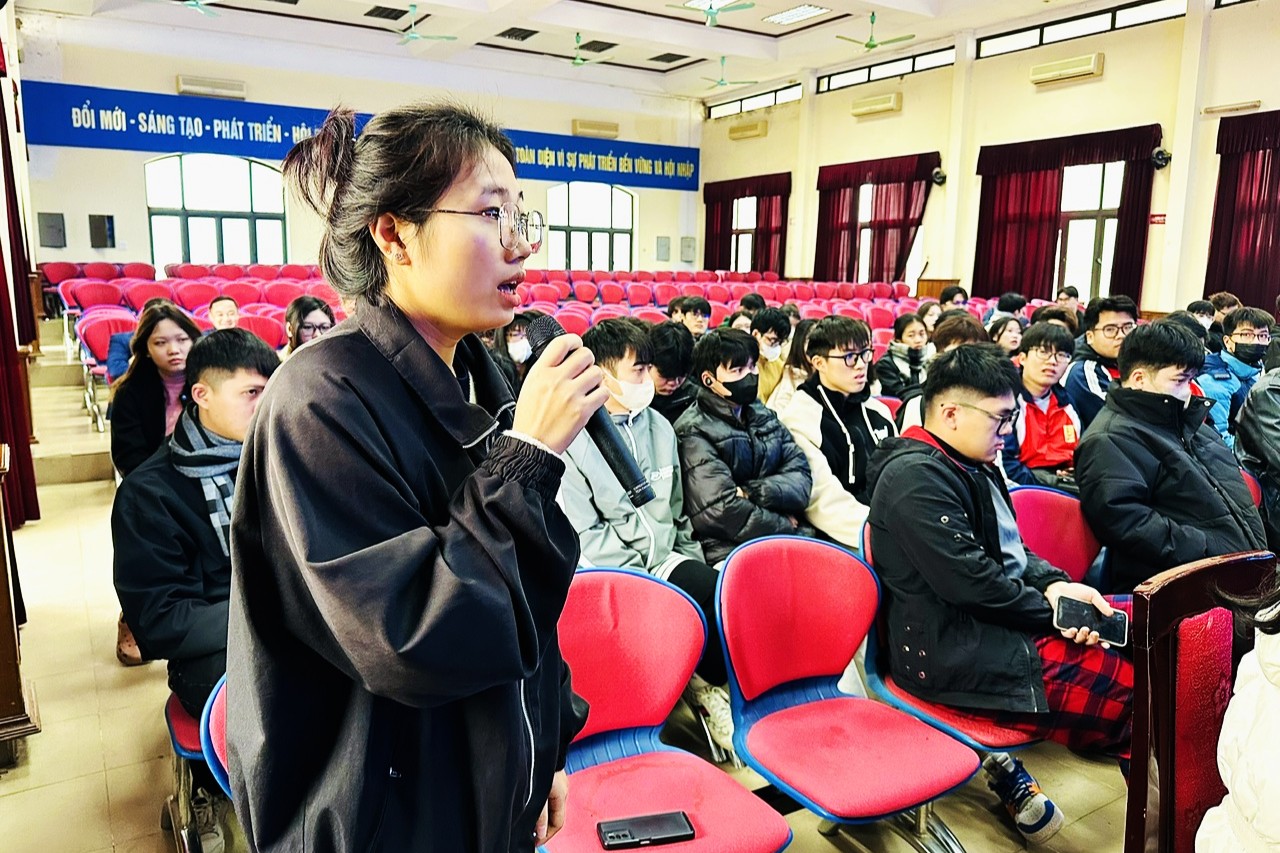 Trường Điện – Điện tử tổ chức Hội nghị Lớp trưởng – Bí thư Chi đoàn năm học 2025–2026