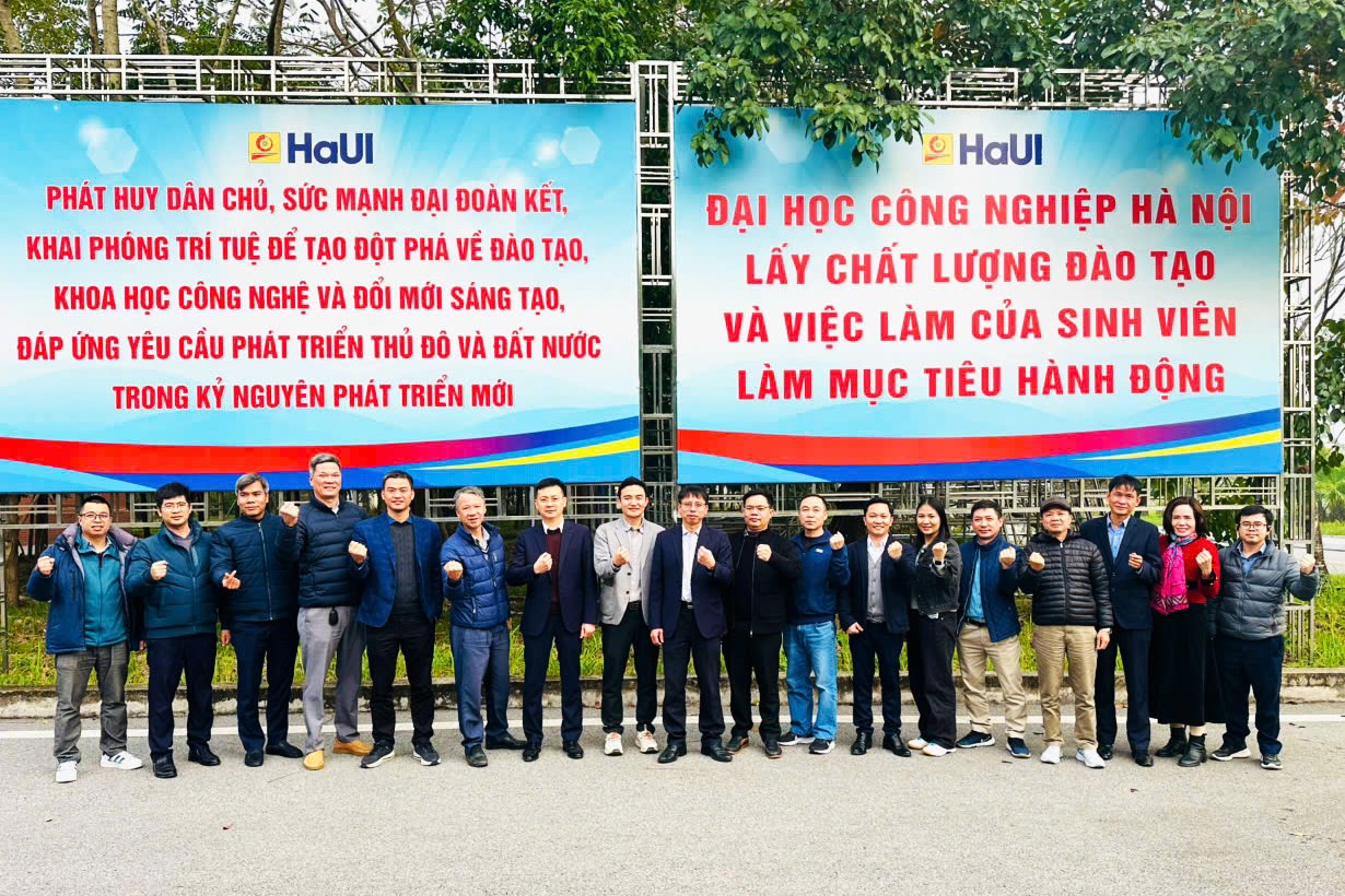 Trường Điện – Điện tử tổ chức Hội nghị Lớp trưởng – Bí thư Chi đoàn năm học 2025–2026