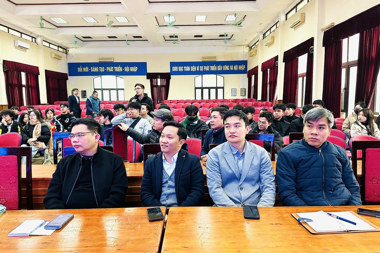 Trường Điện – Điện tử tổ chức Hội nghị Lớp trưởng – Bí thư Chi đoàn năm học 2025–2026