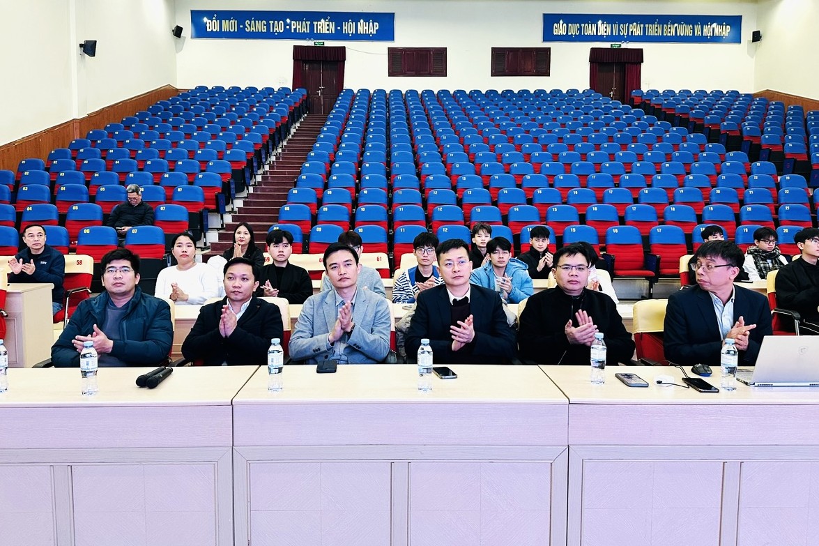 Trường Điện – Điện tử tổ chức Hội nghị Lớp trưởng – Bí thư Chi đoàn năm học 2025–2026