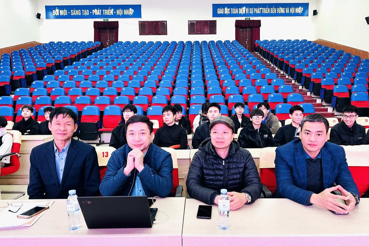 Trường Điện – Điện tử tổ chức Hội nghị Lớp trưởng – Bí thư Chi đoàn năm học 2025–2026