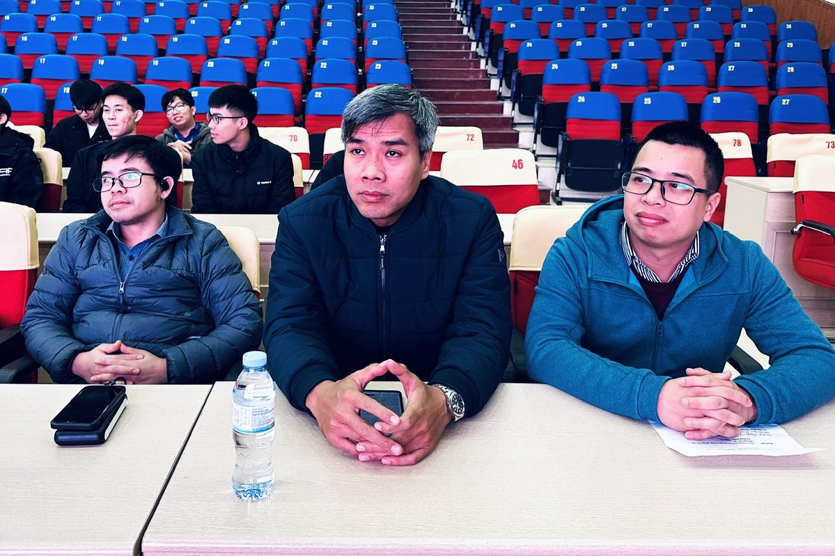 Trường Điện – Điện tử tổ chức Hội nghị Lớp trưởng – Bí thư Chi đoàn năm học 2025–2026