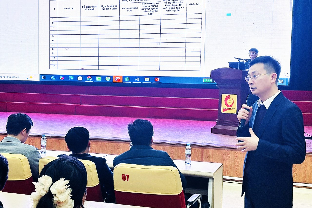 Trường Điện – Điện tử tổ chức Hội nghị Lớp trưởng – Bí thư Chi đoàn năm học 2025–2026