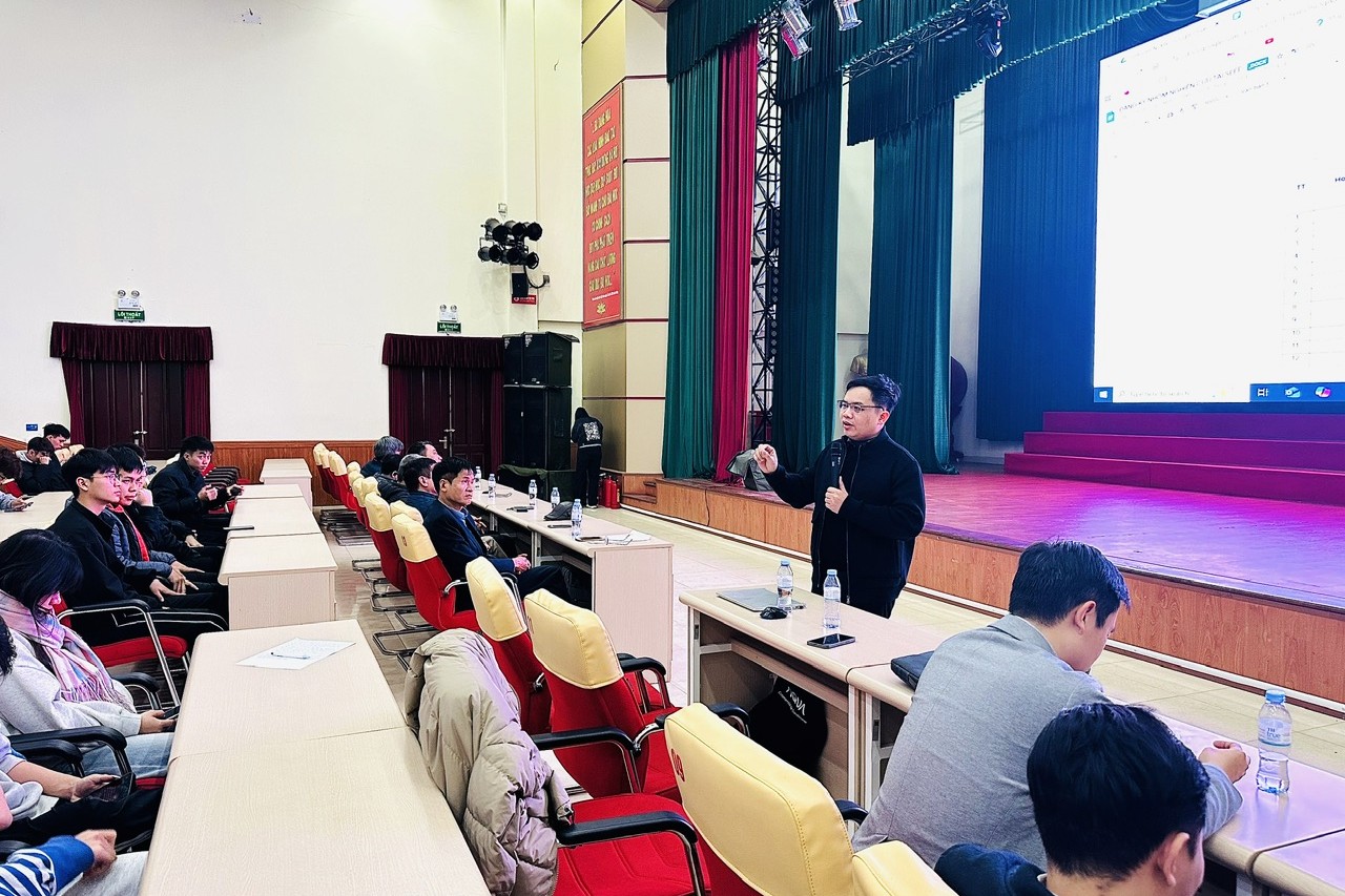 Trường Điện – Điện tử tổ chức Hội nghị Lớp trưởng – Bí thư Chi đoàn năm học 2025–2026