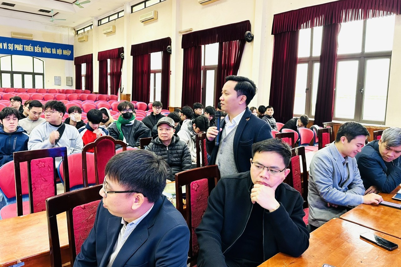 Trường Điện – Điện tử tổ chức Hội nghị Lớp trưởng – Bí thư Chi đoàn năm học 2025–2026