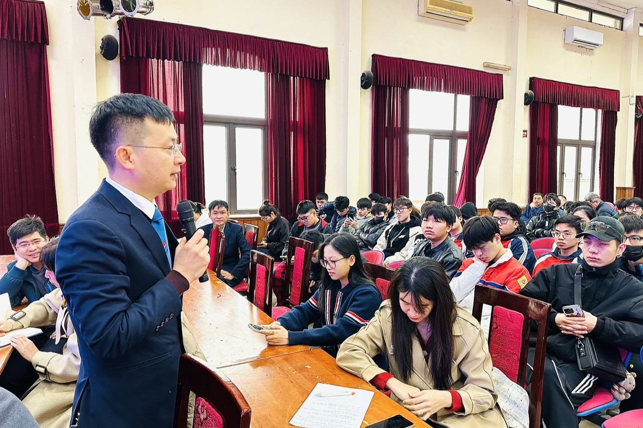 Trường Điện – Điện tử tổ chức Hội nghị Lớp trưởng – Bí thư Chi đoàn năm học 2025–2026