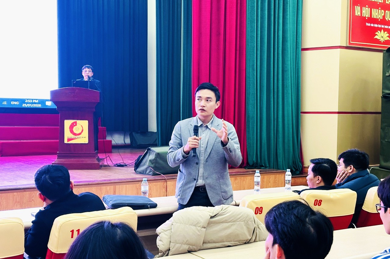 Trường Điện – Điện tử tổ chức Hội nghị Lớp trưởng – Bí thư Chi đoàn năm học 2025–2026