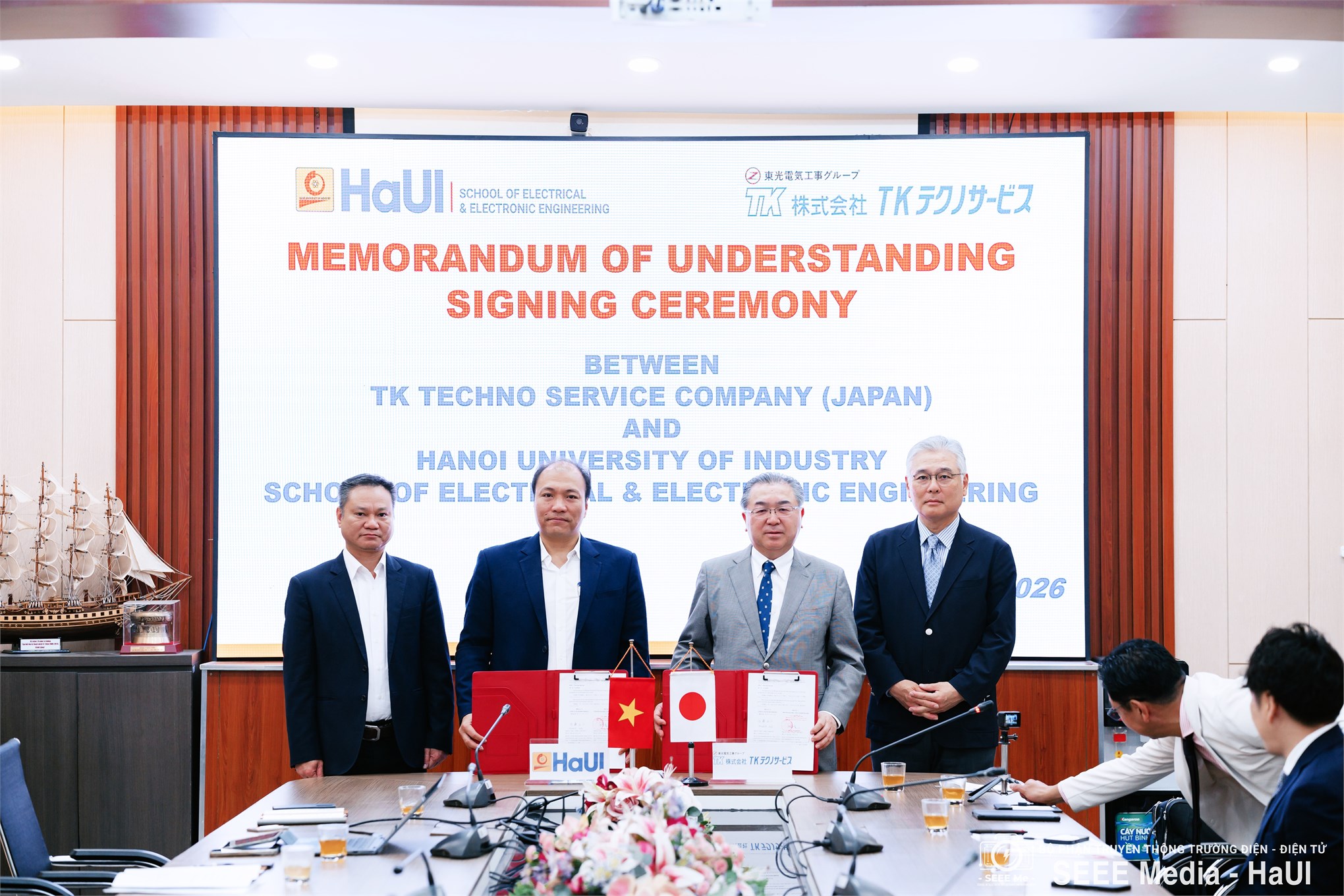 Trường Điện – Điện tử ký Biên bản ghi nhớ hợp tác với Công ty TK Techno Service (Nhật Bản)