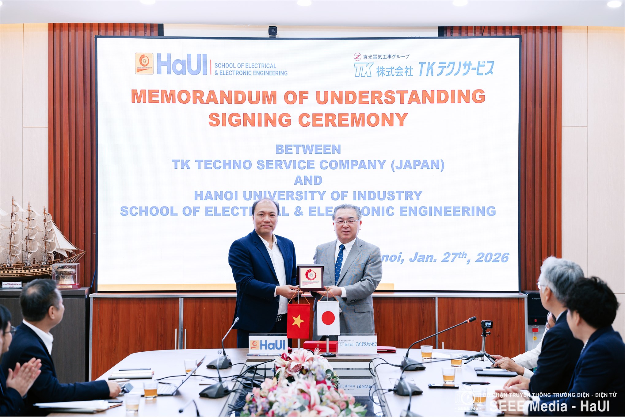 Trường Điện – Điện tử ký Biên bản ghi nhớ hợp tác với Công ty TK Techno Service (Nhật Bản)