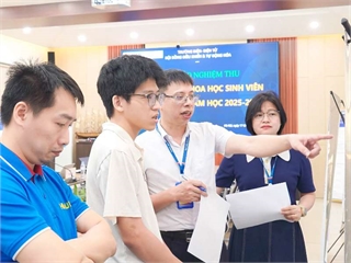 Sôi nổi phiên nghiệm thu đầu tiên đề tài sinh viên nghiên cứu khoa học Trường Điện - Điện tử năm học 2025 - 2026