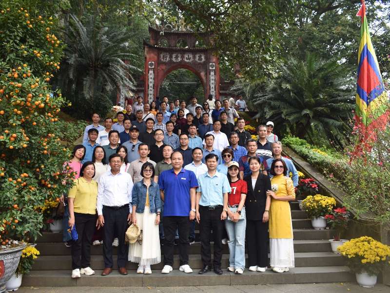 Hành trình về nguồn đầu xuân 2026 của Trường Điện – Điện tử: Bồi đắp truyền thống, gắn kết đội ngũ, lan tỏa khát vọng phát triển