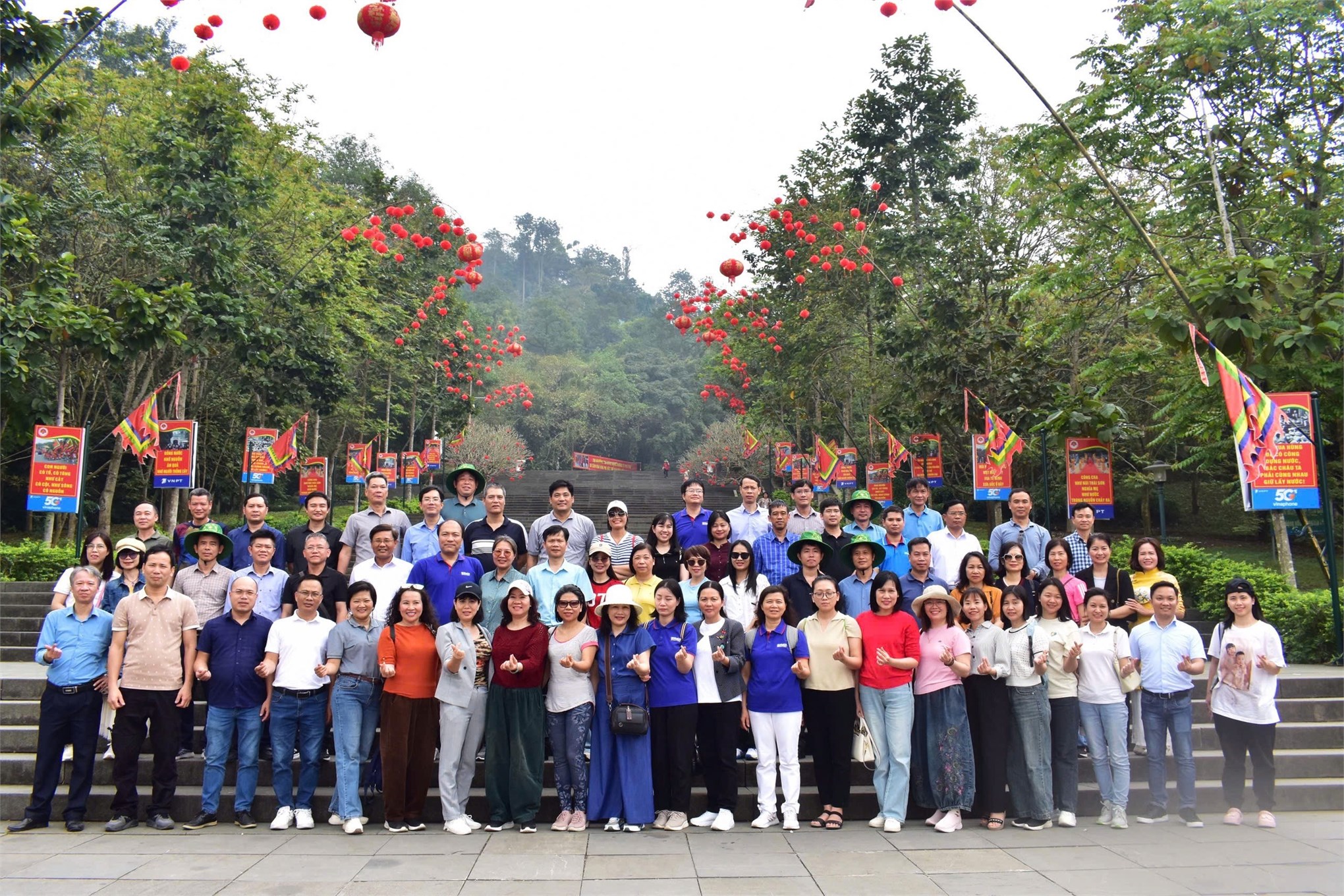 Hành trình về nguồn đầu xuân 2026 của Trường Điện – Điện tử: Bồi đắp truyền thống, gắn kết đội ngũ, lan tỏa khát vọng phát triển