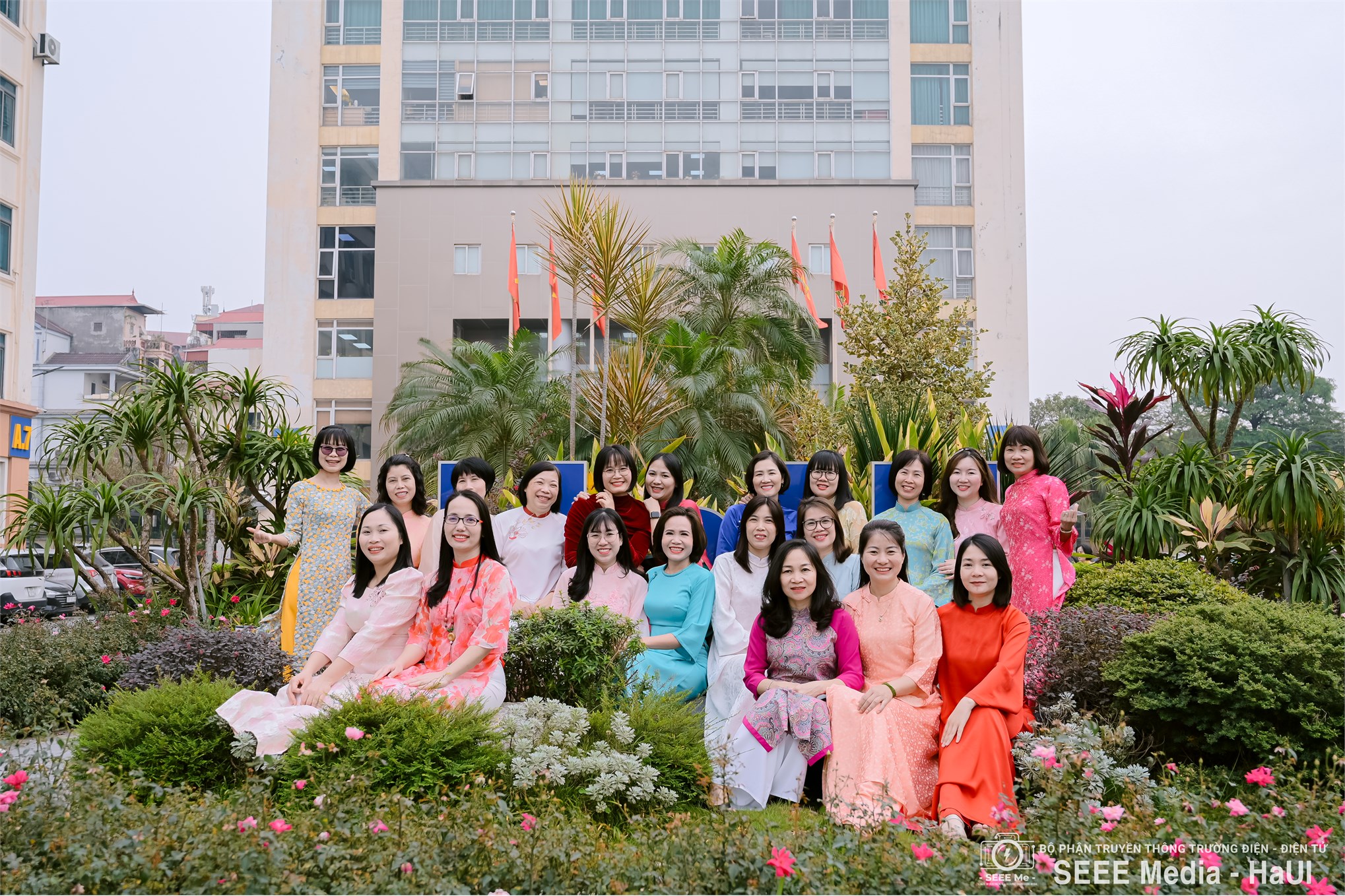 Diễm lệ tà áo dài – Vẻ đẹp thanh tao của người phụ nữ Trường Điện – Điện tử