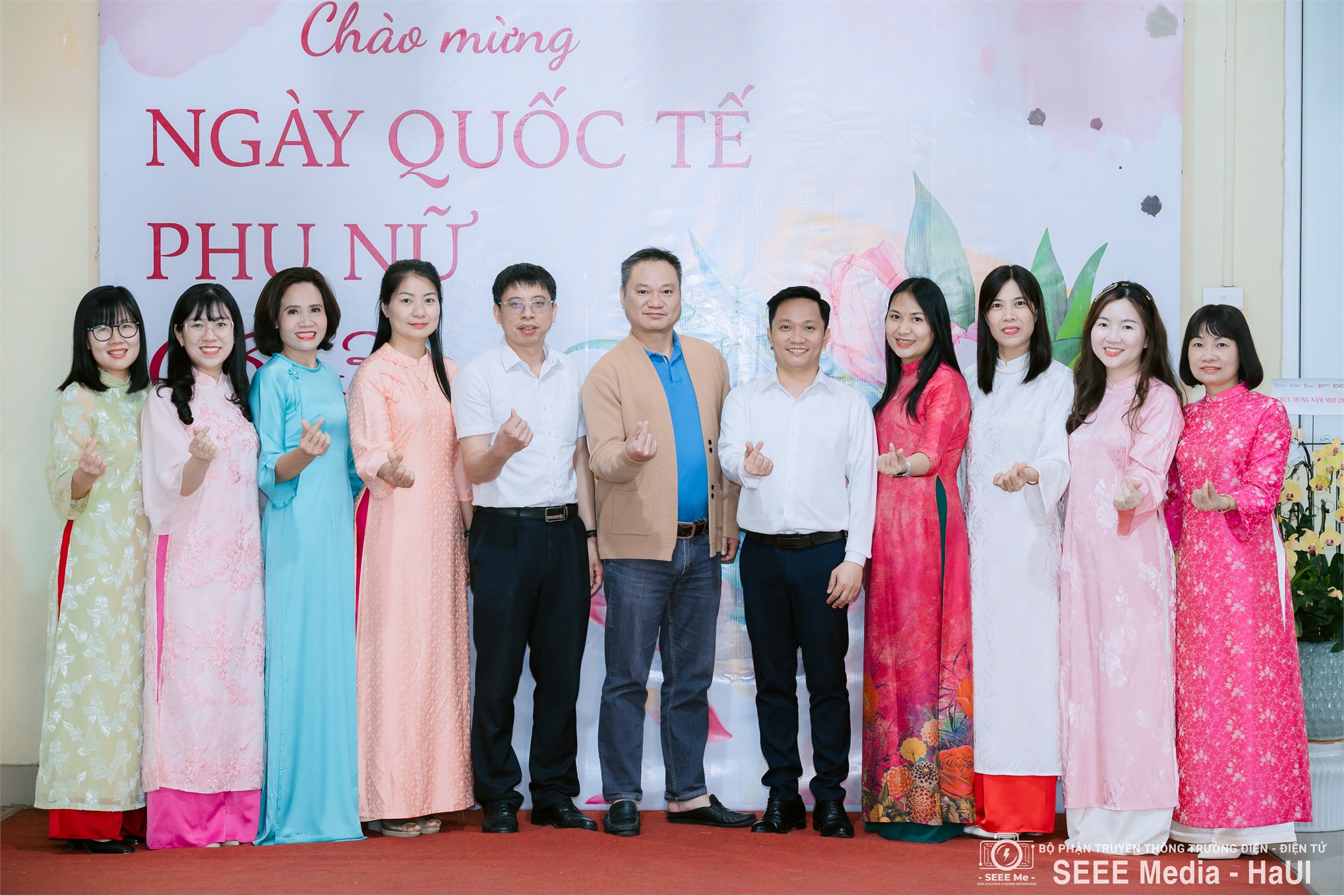 Diễm lệ tà áo dài – Vẻ đẹp thanh tao của người phụ nữ Trường Điện – Điện tử