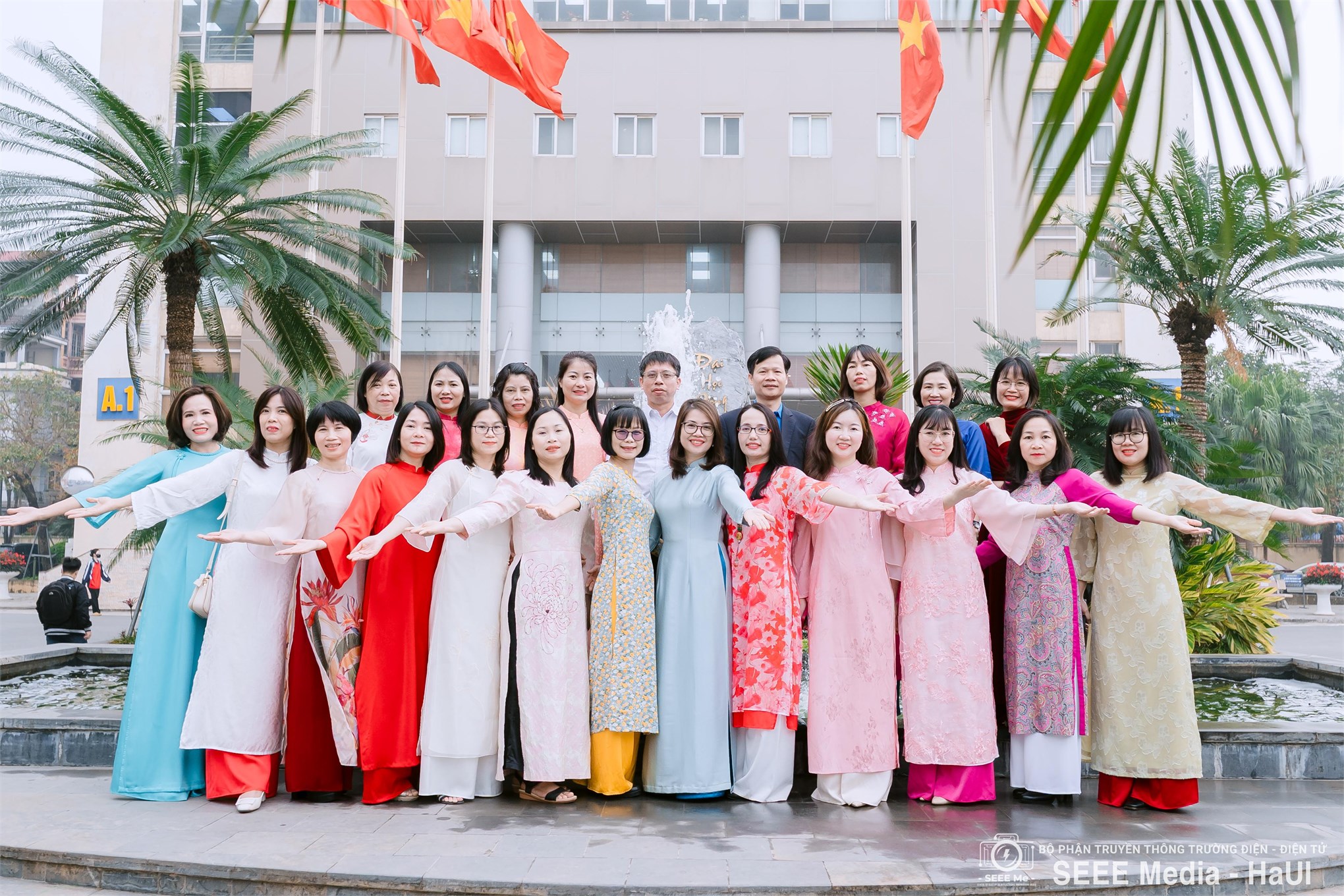 Diễm lệ tà áo dài – Vẻ đẹp thanh tao của người phụ nữ Trường Điện – Điện tử