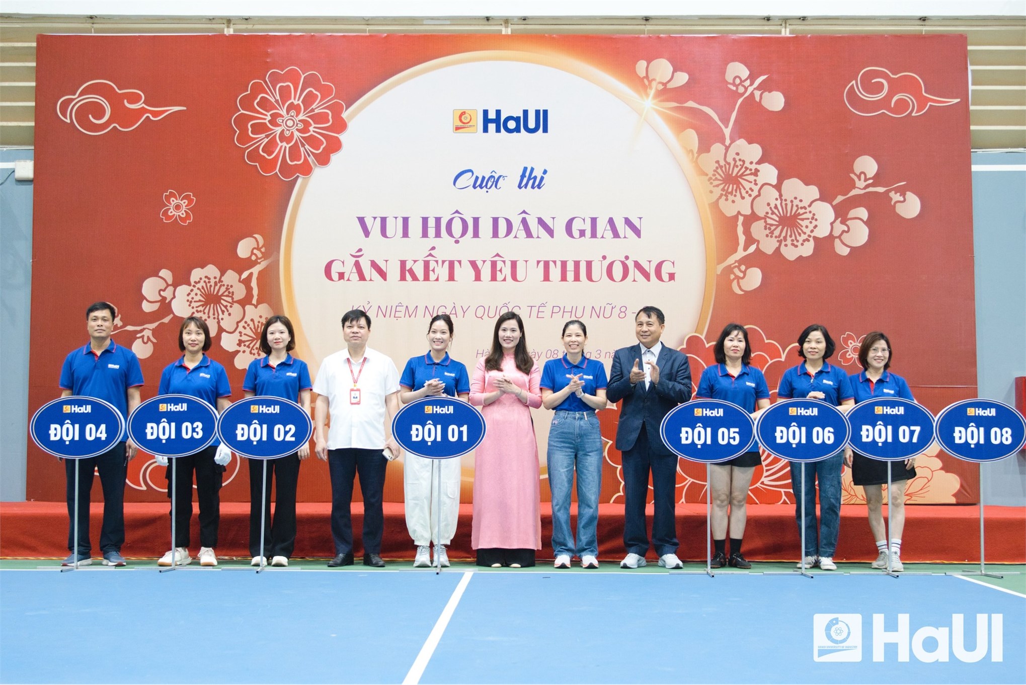 Sôi nổi ngày hội 8/3 của liên quân Trường Điện – Điện tử và Trung tâm Thông tin Thư viện