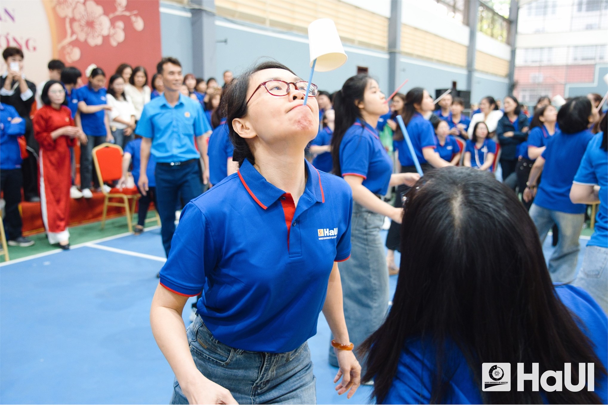 Sôi nổi ngày hội 8/3 của liên quân Trường Điện – Điện tử và Trung tâm Thông tin Thư viện