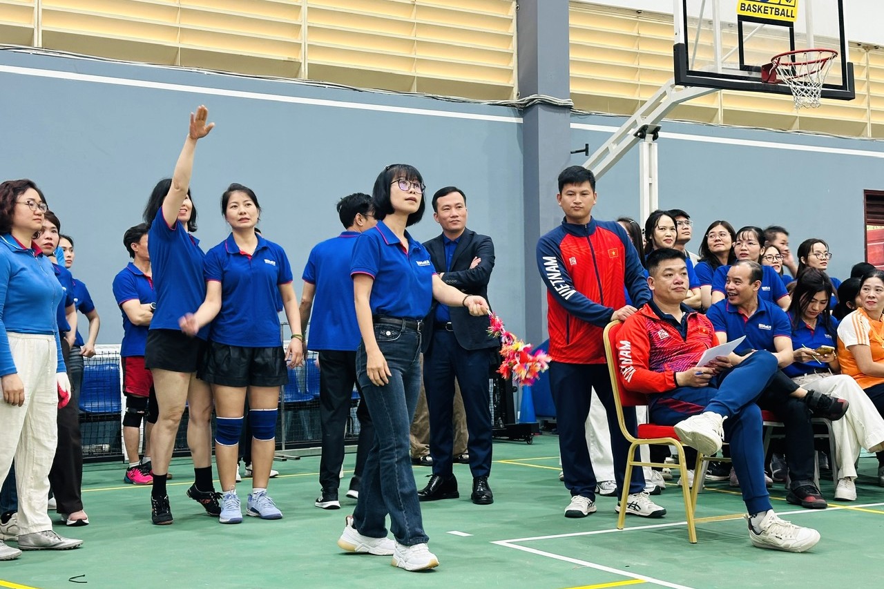 Sôi nổi ngày hội 8/3 của liên quân Trường Điện – Điện tử và Trung tâm Thông tin Thư viện