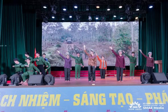 Đội thi Trường Điện – Điện tử lọt vào chung kết cuộc thi “Lý luận trẻ HaUI”