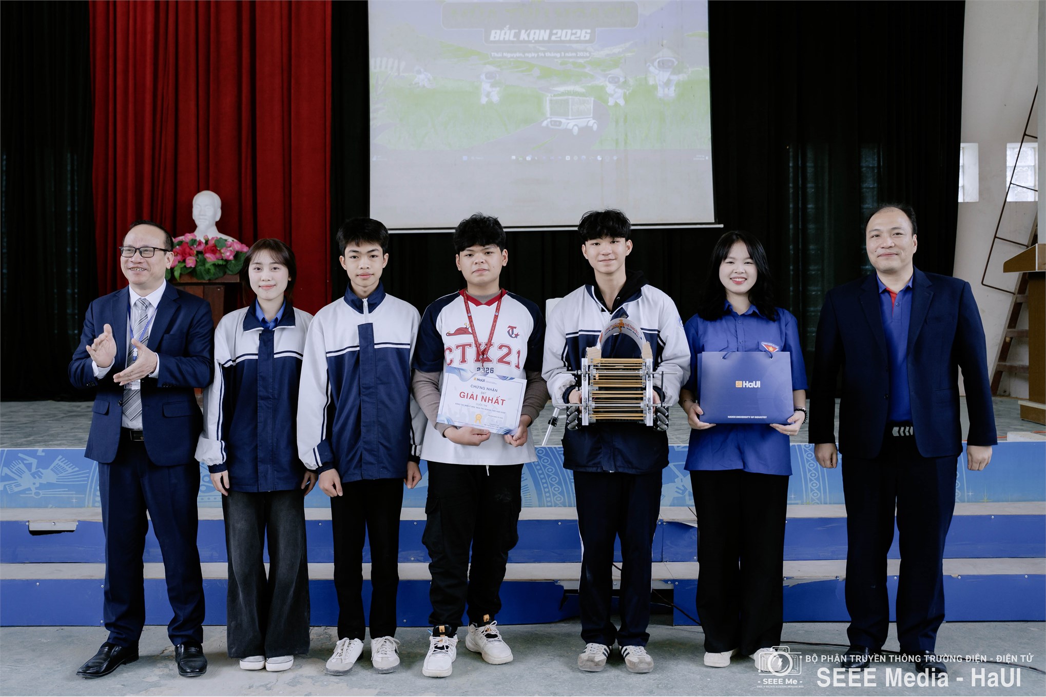 Tư vấn tuyển sinh 2026 gắn với trải nghiệm STEM: Trường Điện – Điện tử đồng hành cùng học sinh Bắc Kạn