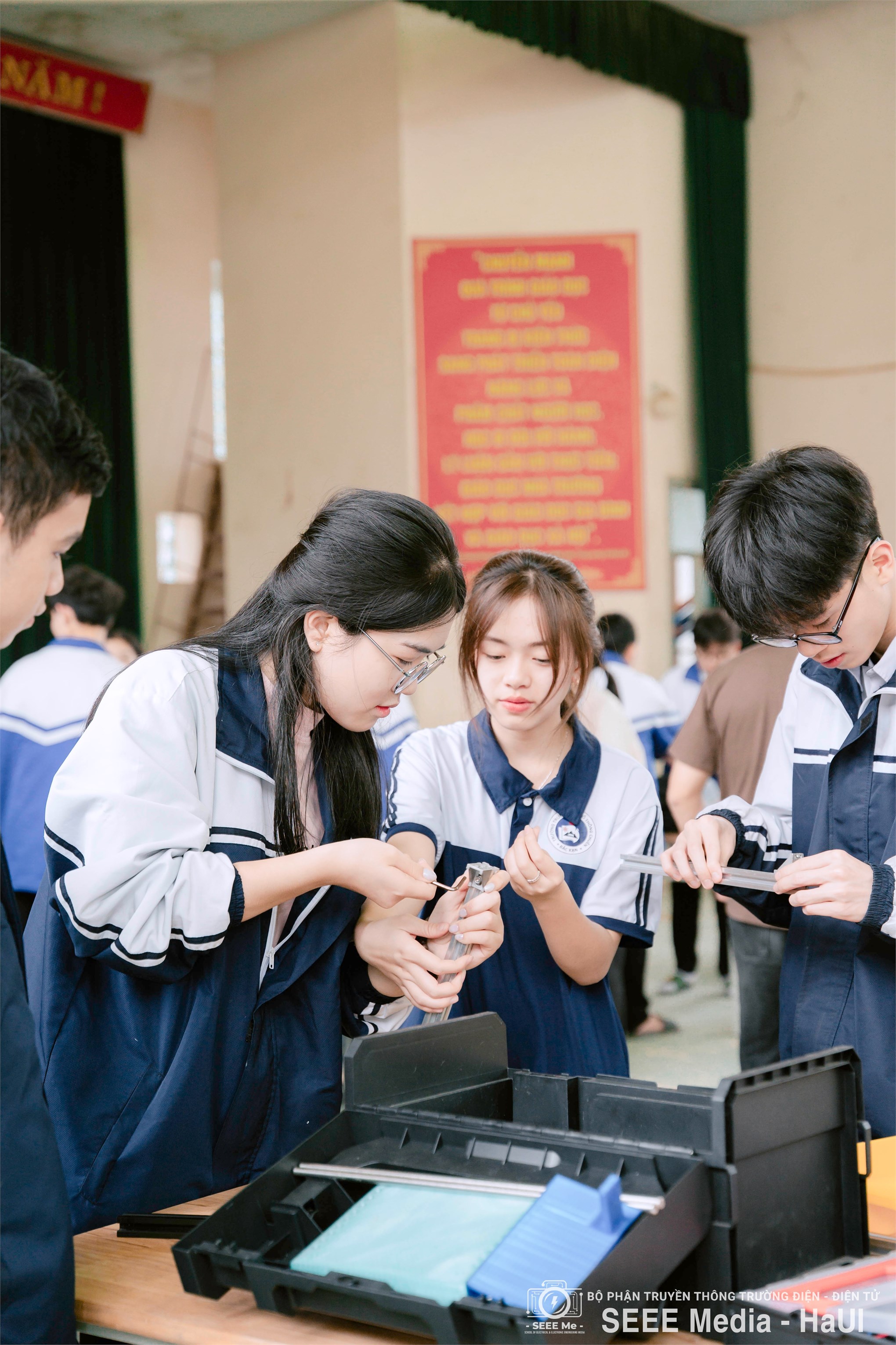 Tư vấn tuyển sinh 2026 gắn với trải nghiệm STEM: Trường Điện – Điện tử đồng hành cùng học sinh Bắc Kạn