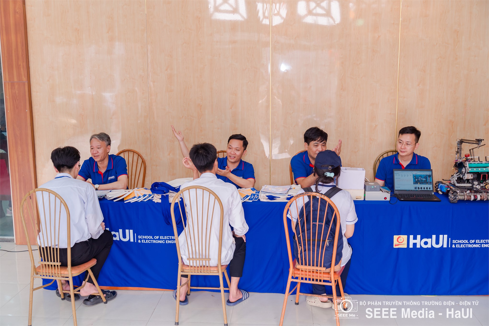 Tư vấn tuyển sinh - hướng nghiệp 2026 gắn với Hoạt động Trải nghiệm Robot mini “Hành trình ngọc biển - Hải Phòng 2026”