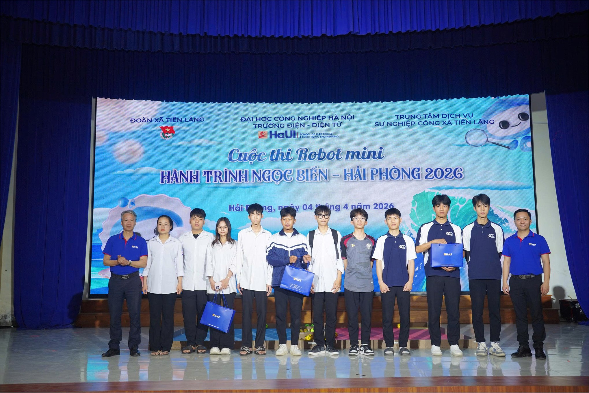 Tư vấn tuyển sinh - hướng nghiệp 2026 gắn với Hoạt động Trải nghiệm Robot mini “Hành trình ngọc biển - Hải Phòng 2026”