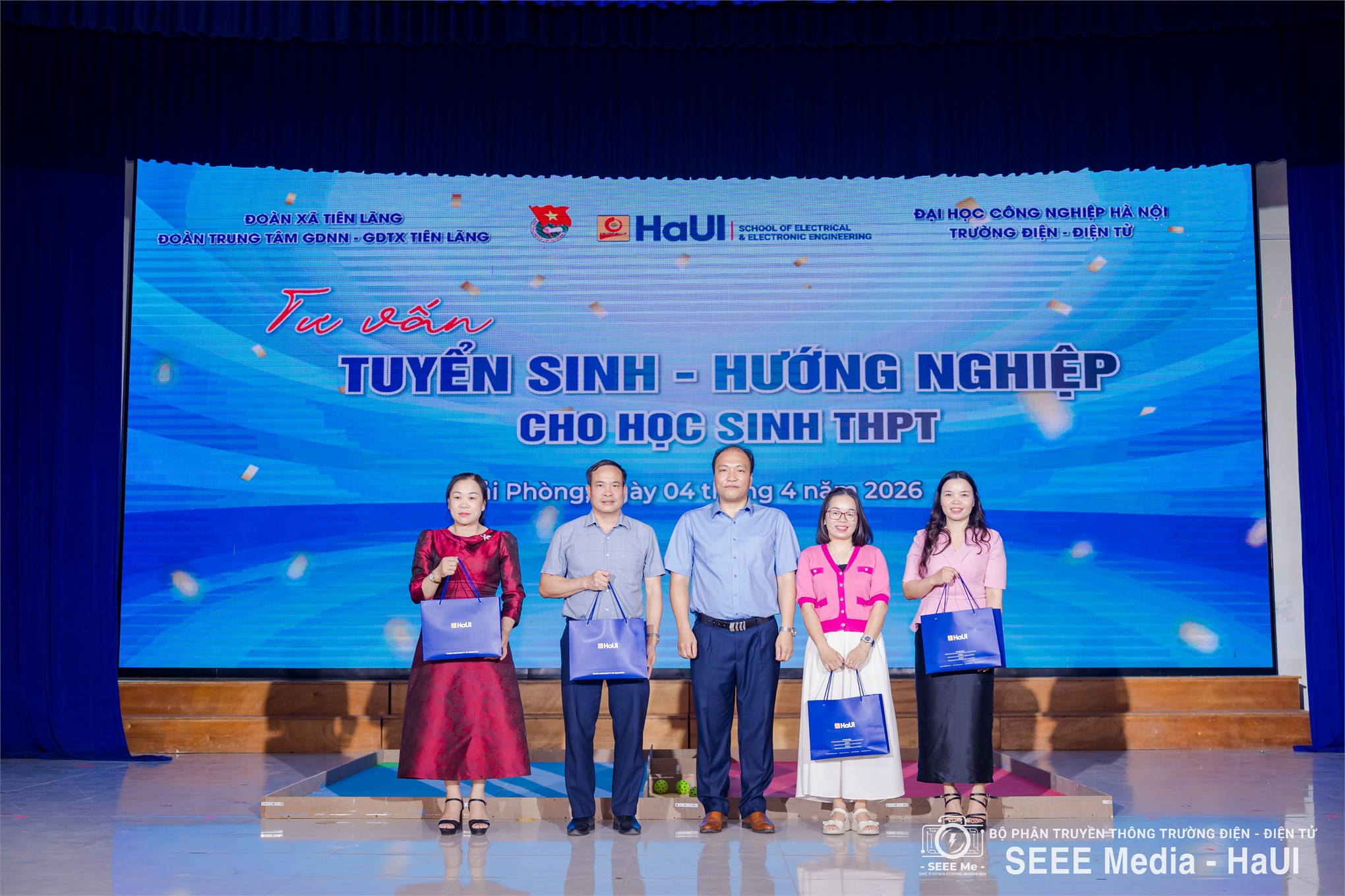 Tư vấn tuyển sinh - hướng nghiệp 2026 gắn với Hoạt động Trải nghiệm Robot mini “Hành trình ngọc biển - Hải Phòng 2026”