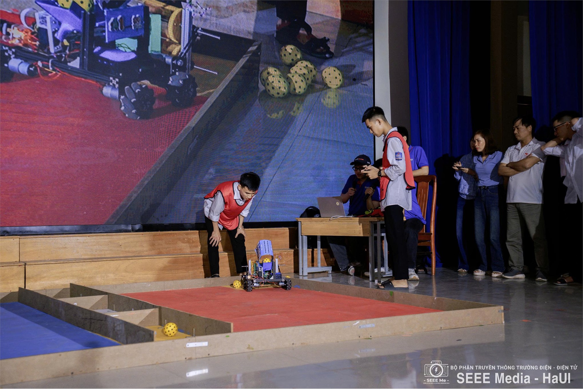 Tư vấn tuyển sinh - hướng nghiệp 2026 gắn với Hoạt động Trải nghiệm Robot mini “Hành trình ngọc biển - Hải Phòng 2026”