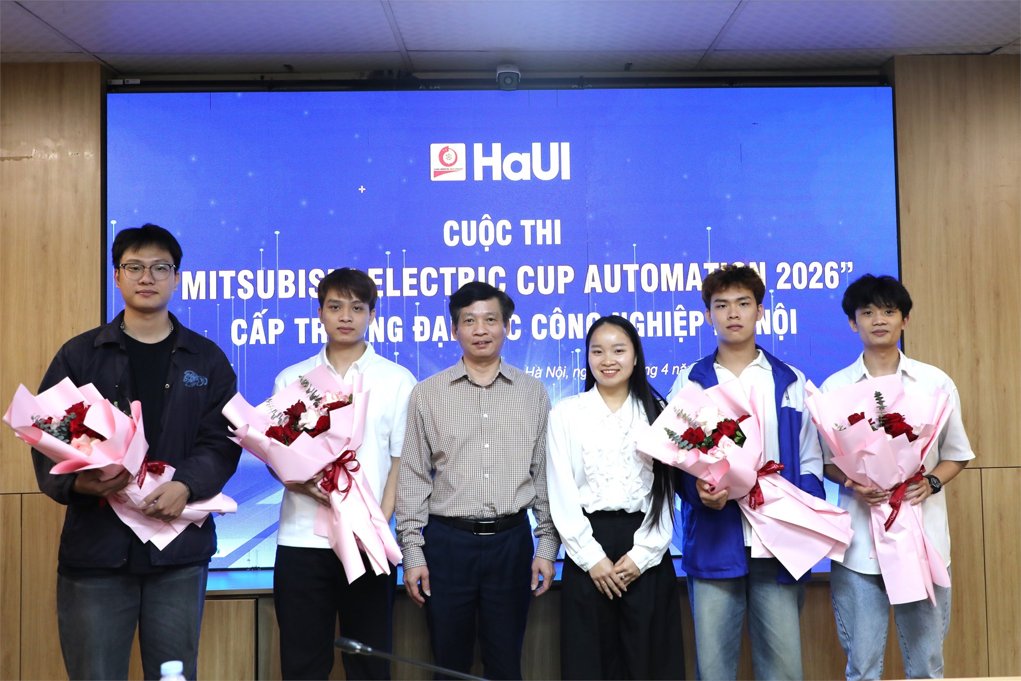 SEEE-SPEAR xuất sắc giành Giải Nhất tại MECA 2026 – khẳng định năng lực sinh viên Trường Điện – Điện tử
