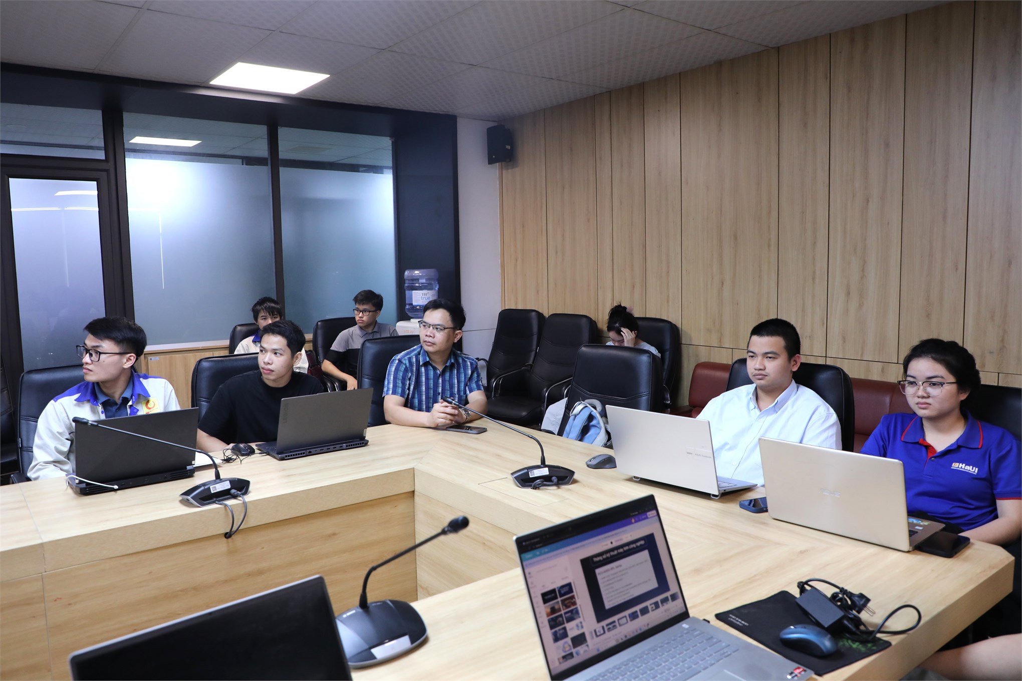 SEEE-SPEAR xuất sắc giành Giải Nhất tại MECA 2026 – khẳng định năng lực sinh viên Trường Điện – Điện tử