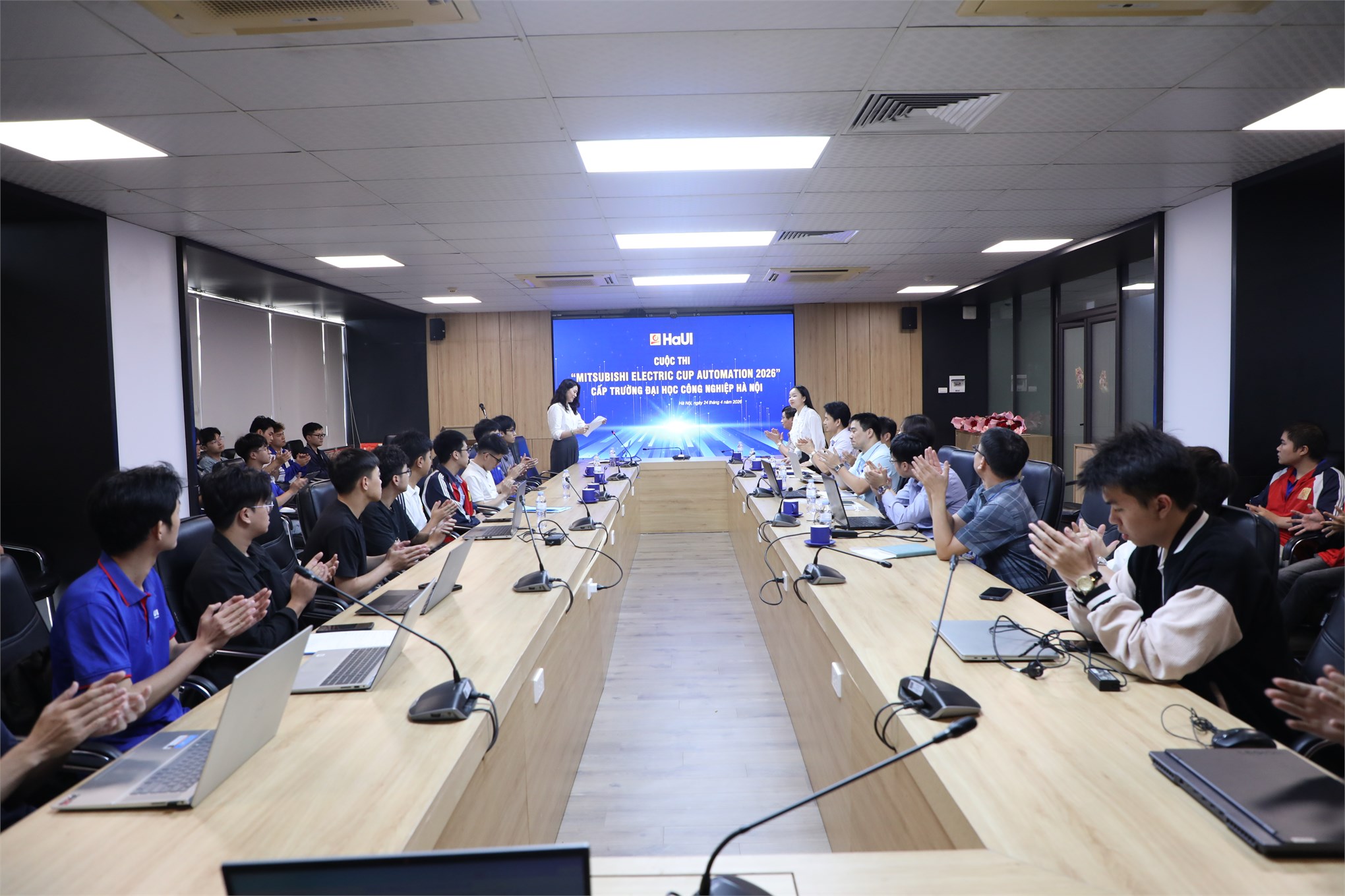 SEEE-SPEAR xuất sắc giành Giải Nhất tại MECA 2026 – khẳng định năng lực sinh viên Trường Điện – Điện tử
